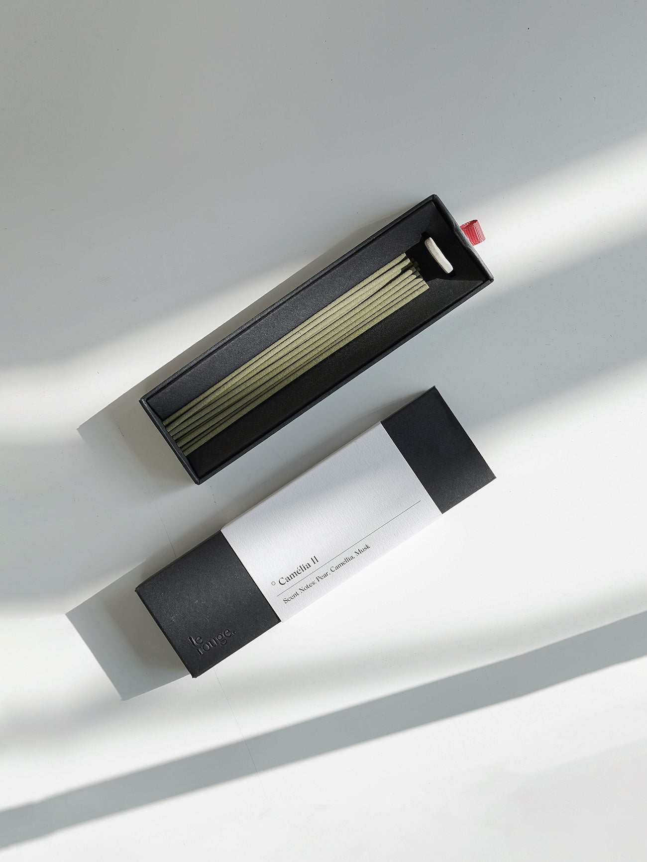 Camélia 11 - Camellia & Pear & Musk - Premium Incense- 19 Sticks