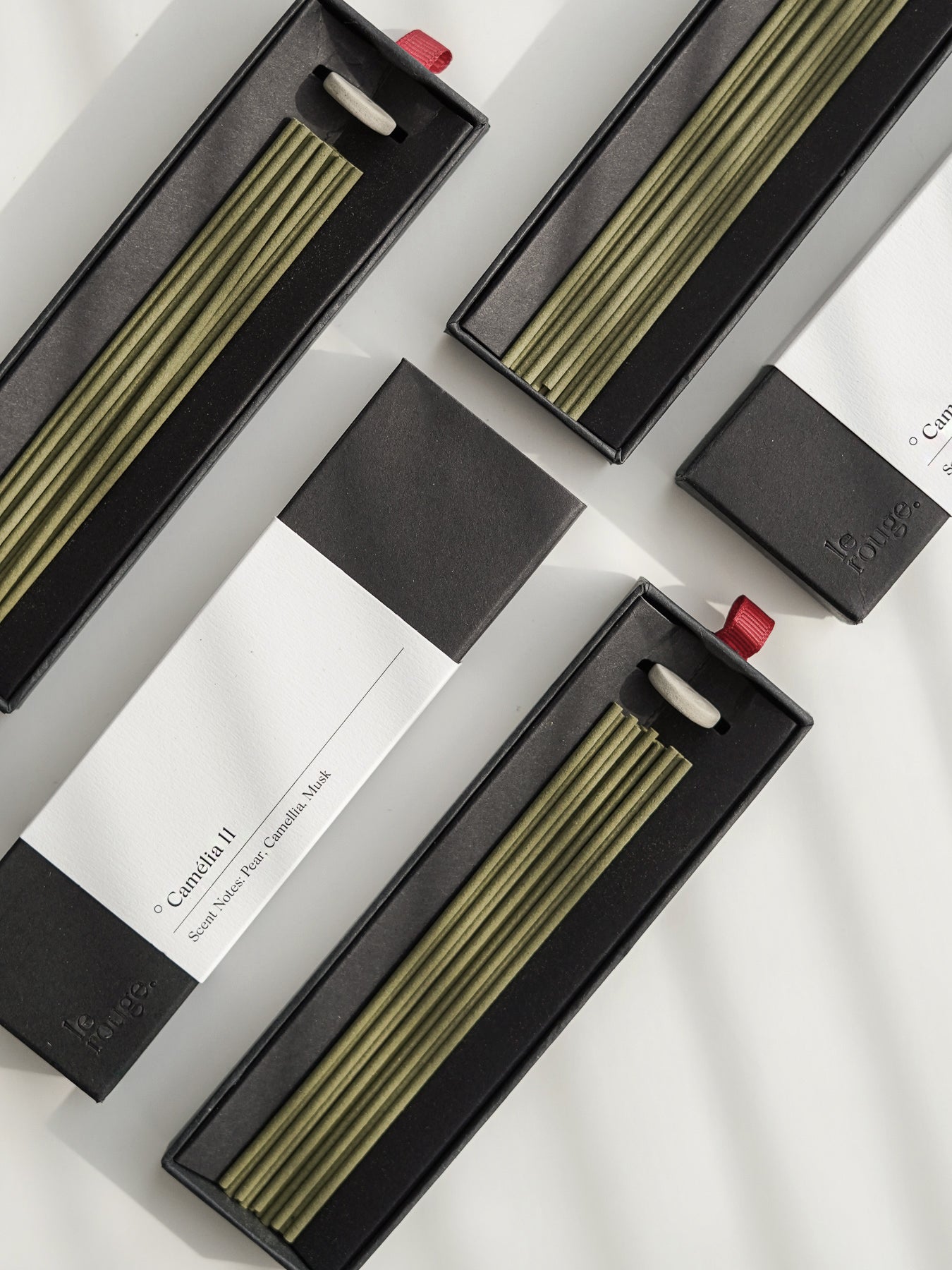Camélia 11 - Camellia & Pear & Musk - Premium Incense- 19 Sticks